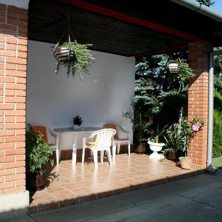 Sobe Rooms Szobák Zimmer KIS Palić Buitenkant foto
