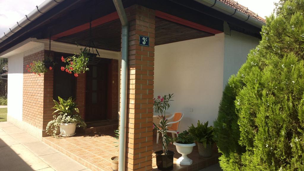Sobe Rooms Szobák Zimmer KIS Palić Kamer foto