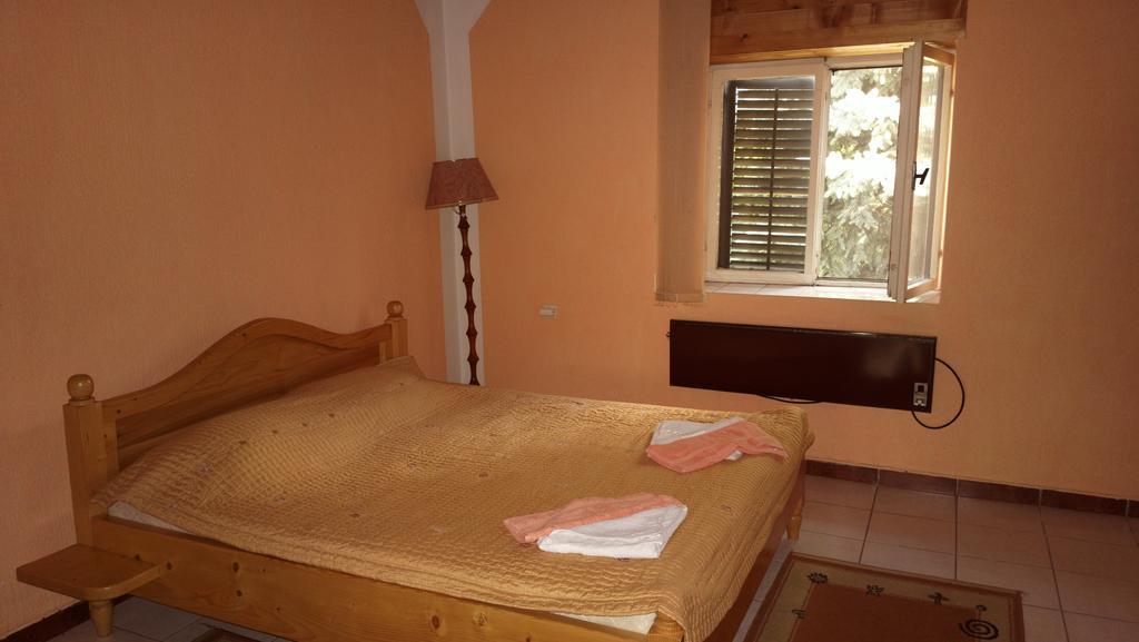 Sobe Rooms Szobák Zimmer KIS Palić Kamer foto