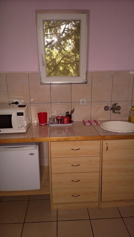 Sobe Rooms Szobák Zimmer KIS Palić Kamer foto