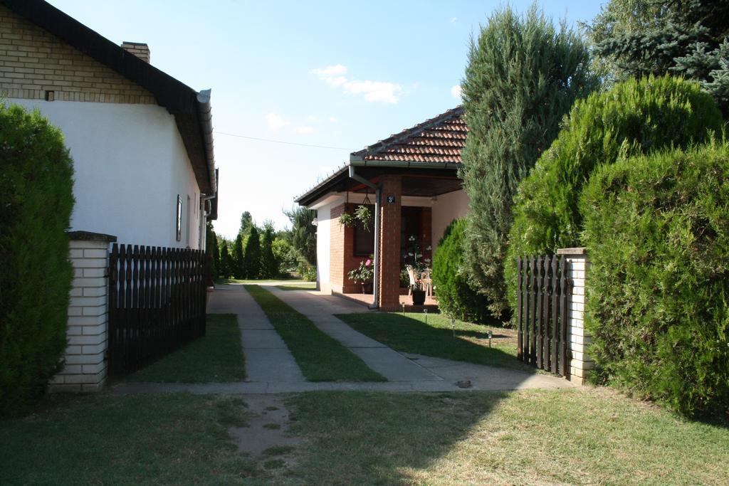 Sobe Rooms Szobák Zimmer KIS Palić Buitenkant foto
