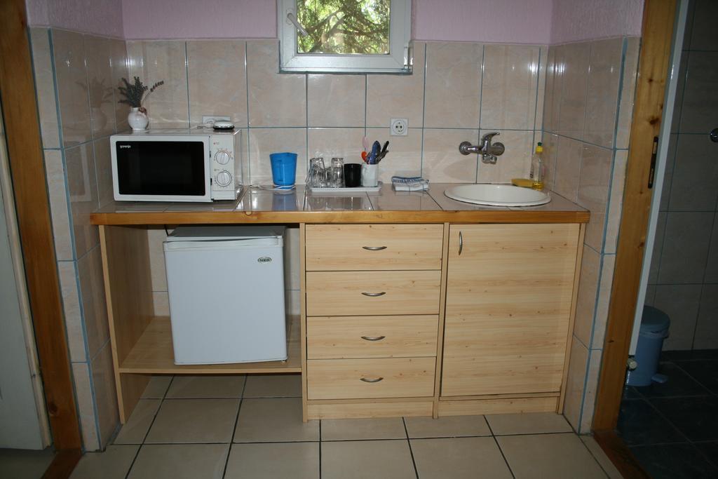 Sobe Rooms Szobák Zimmer KIS Palić Buitenkant foto