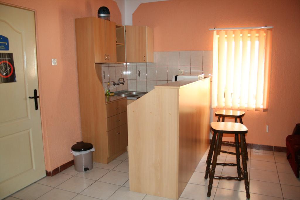 Sobe Rooms Szobák Zimmer KIS Palić Buitenkant foto