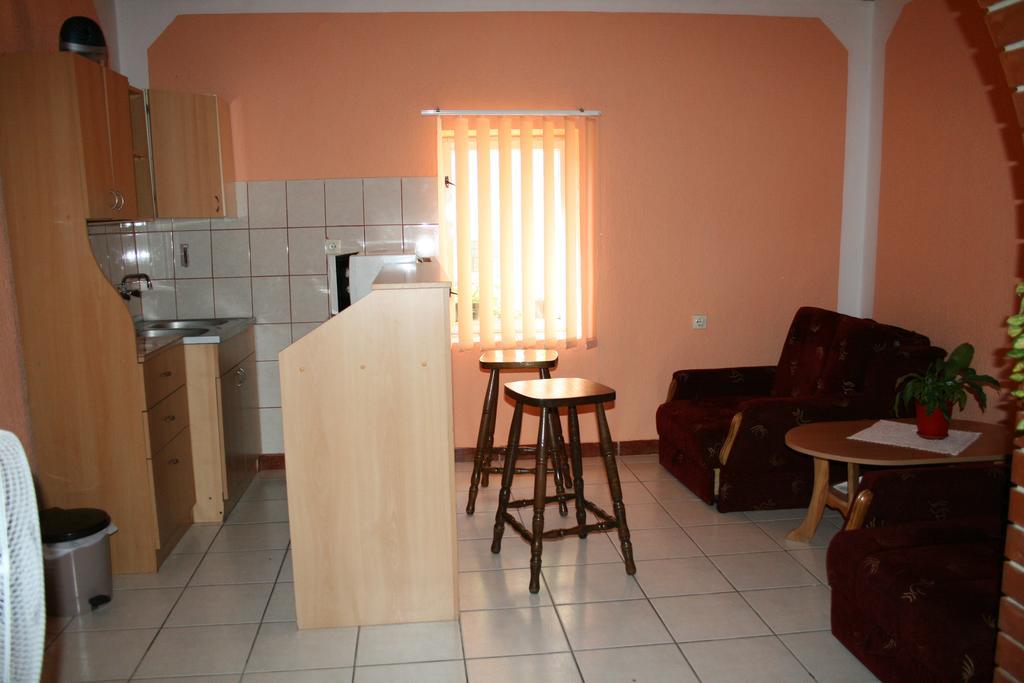 Sobe Rooms Szobák Zimmer KIS Palić Buitenkant foto