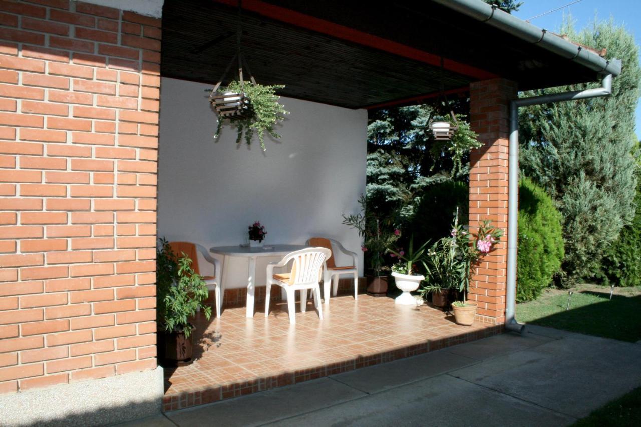 Sobe Rooms Szobák Zimmer KIS Palić Buitenkant foto