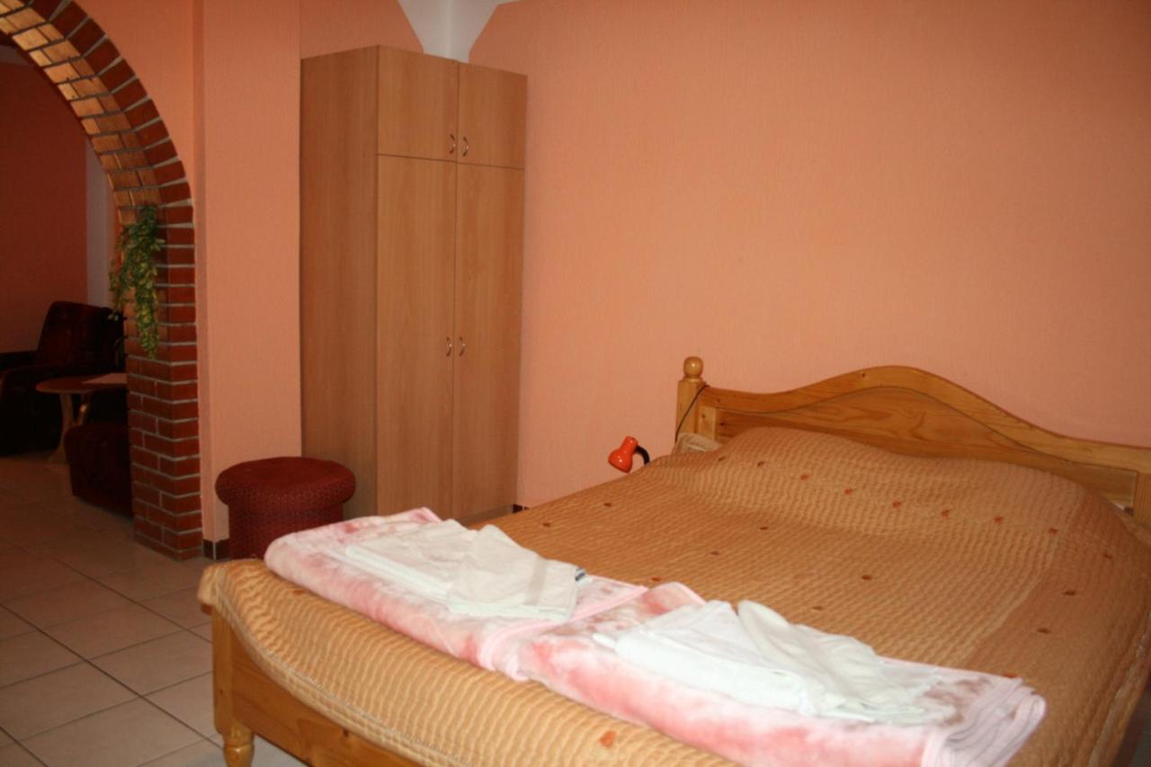 Sobe Rooms Szobák Zimmer KIS Palić Buitenkant foto