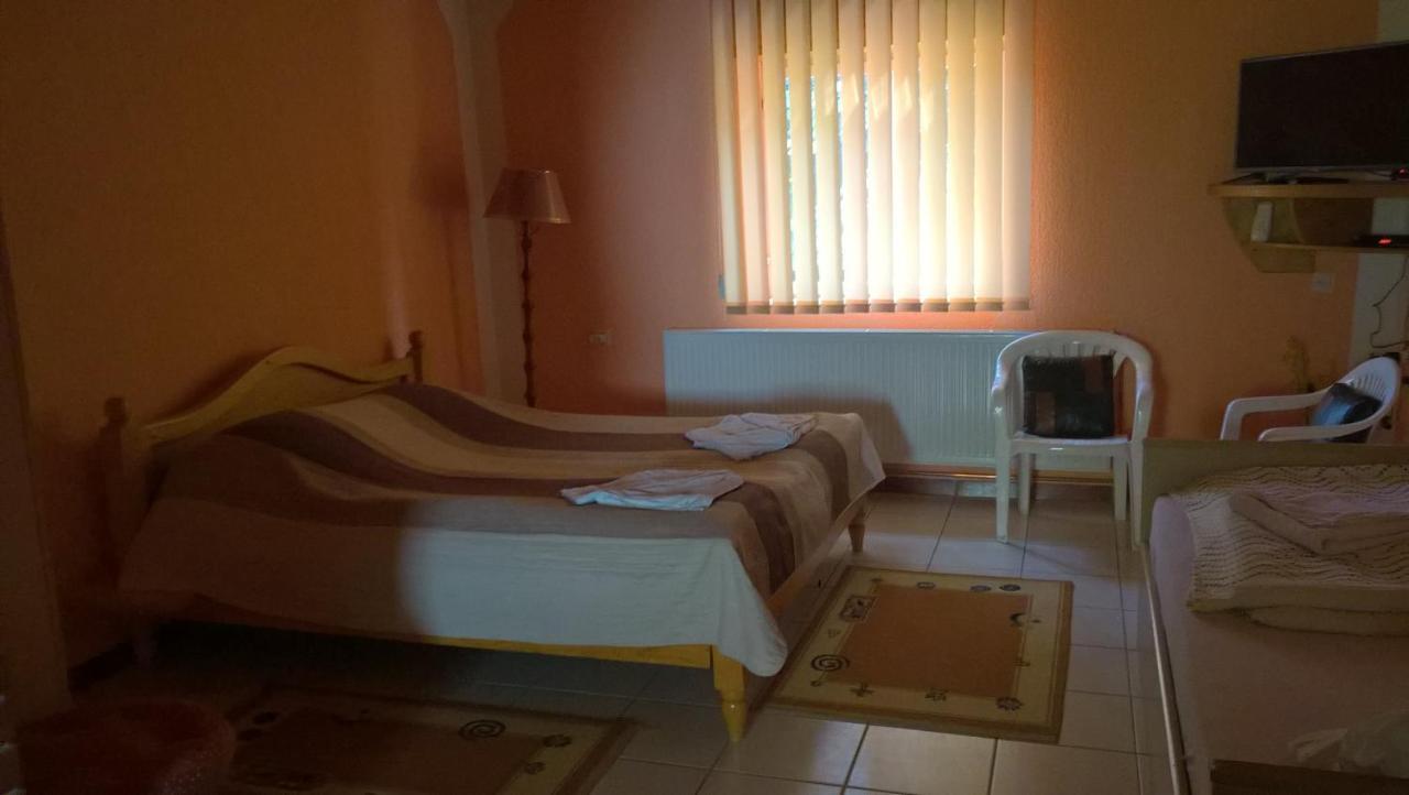 Sobe Rooms Szobák Zimmer KIS Palić Buitenkant foto